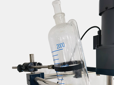 Réacteur en verre monocouche 100L détail - Entonnoir à pression constante, peut alimenter le liquide dans la bouilloire de réaction.