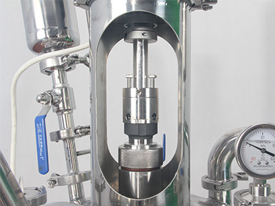 Réacteur chimique en acier inoxydable gainé de 10 L détail - Le joint mécanique combiné en acier inoxydable et graphite présente une résistance à l'usure, une résistance aux températures élevées et une meilleure étanchéité.