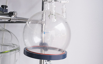 Réacteur en verre à double enveloppe 200L détail - Ballon de réception 10L, verre GG-17 à haute teneur en borosilicate.