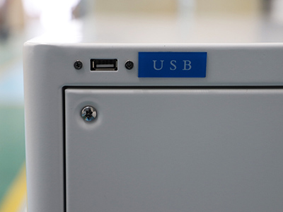 Lyophilisateur pour aliments de 4 à 6 kg détail - L'interface USB peut télécharger les données de lyophilisation pour enregistrement.