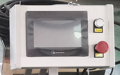 Extracteur centrifuge à l'éthanol pour l'huile de CBD au chanvre détail - Écran tactile LCD, système de contrôleur PLC. Armoire de commande de fréquence. Moteur antidéflagrant.