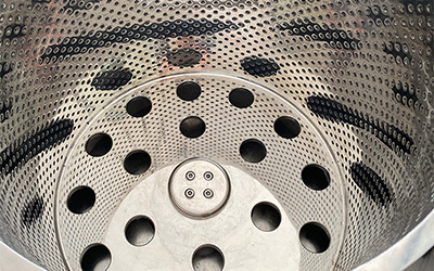 Système de centrifugation d'extraction d'alcool à l'éthanol détail - Tambour perforé centrifuge en acier inoxydable S316, l'apparence générale est belle et le matériau est séché plus uniformément
