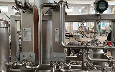 Évaporateur à film tombant à l'échelle du laboratoire pour la récupération d'éthanol détail - Échangeur de chaleur à haute efficacité de condensation, améliore l'efficacité du transfert de chaleur.