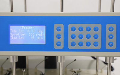 Testeur de dissolution RC-12DS avec 12 vaisseaux détail - Écran LCD, peut régler et afficher la température, la vitesse et l'heure indépendamment.