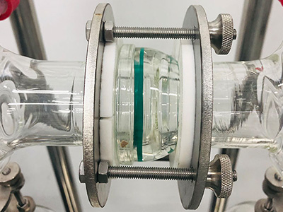 Distillation moléculaire d'évaporateur à film essuyé à court trajet série B détail - La connexion à la terre en forme de boule peut mieux améliorer le degré de vide.