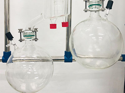 Distillation moléculaire d'évaporateur à film essuyé à court trajet série B détail - Flacon de collecte en verre à haute teneur en borosilicate, résistant à la corrosion.